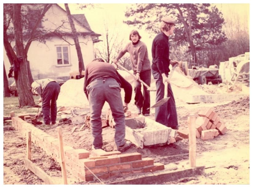 Rozpoczcie budowy garay i punktu katechetycznego 27 IV 1978.